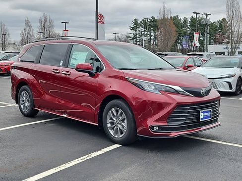 New 2026 Toyota Sienna XLE FWD image 3