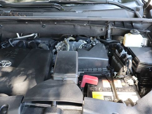 Used 2018 Toyota Highlander Plus AWD/4WD image 42
