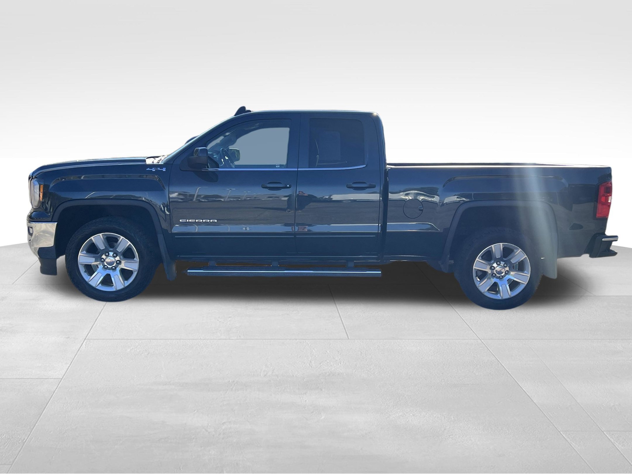 Used 2018 GMC Sierra 1500 SLE w/ SLE Value Package AWD/4WD image 10