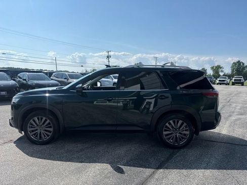 Used 2023 Nissan Pathfinder SL w/ SL Premium Package AWD/4WD image 4