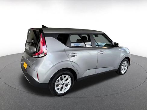 Used 2025 Kia Soul LX w/ LX Technology Package FWD image 13