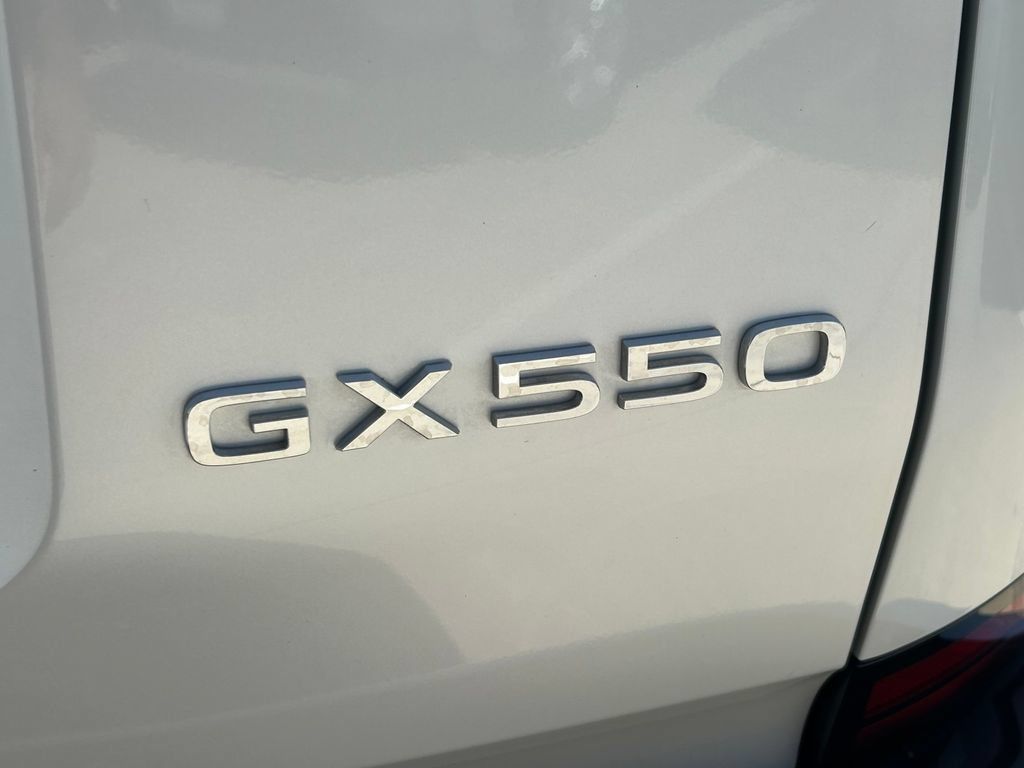 Used 2025 Lexus GX 550 AWD/4WD image 13