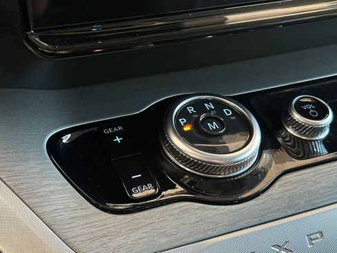 Certified 2025 Ford Expedition Platinum AWD/4WD image 22
