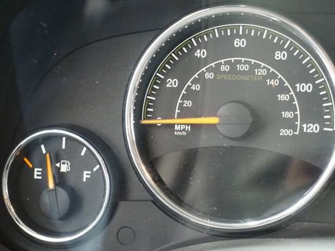 Used 2014 Jeep Compass Latitude w/ Sun/Sound Group image 32