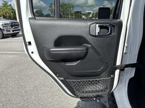 Used 2018 Jeep Wrangler Unlimited Sport S AWD/4WD image 9
