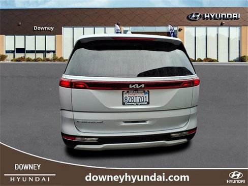 Used 2022 Kia Carnival LX image 5