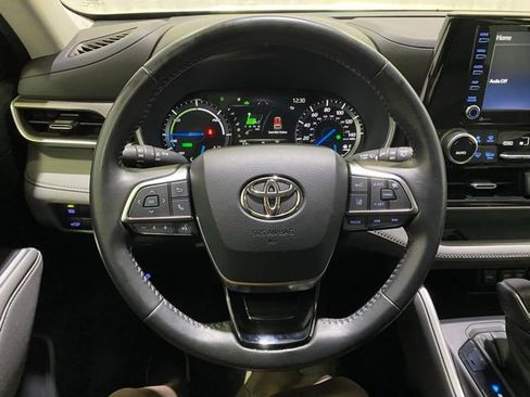 Used 2021 Toyota Highlander XLE image 20