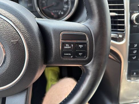 Used 2011 Jeep Grand Cherokee Laredo AWD/4WD image 19