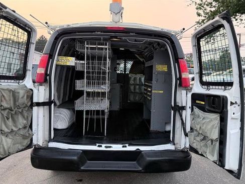 Used 2011 Chevrolet Express 2500 RWD image 32