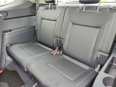 Used 2021 Volkswagen Atlas SE image 17