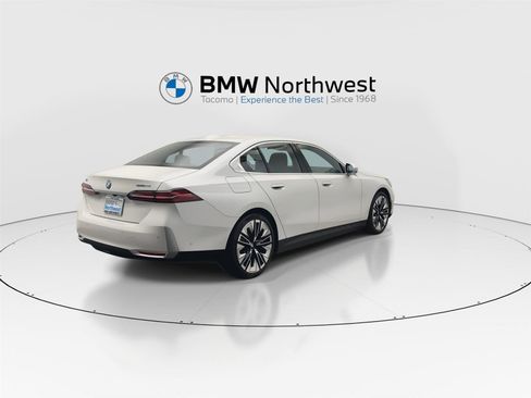 New 2026 BMW i5 eDrive40 image 3