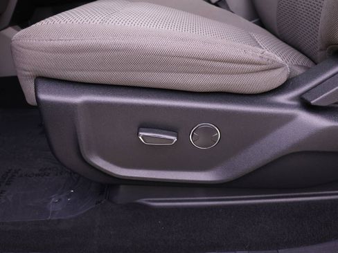 Used 2017 Ford F250 XLT w/ XLT Premium Package image 8