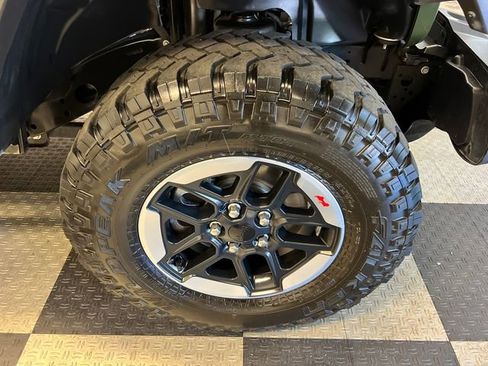Used 2022 Jeep Wrangler Unlimited Rubicon w/ LED Lighting Group AWD/4WD image 9