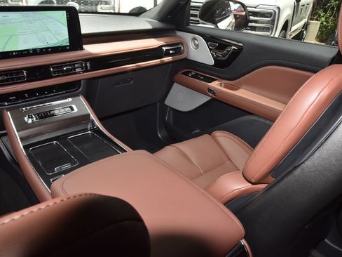 New 2026 Lincoln Aviator Reserve AWD/4WD image 18