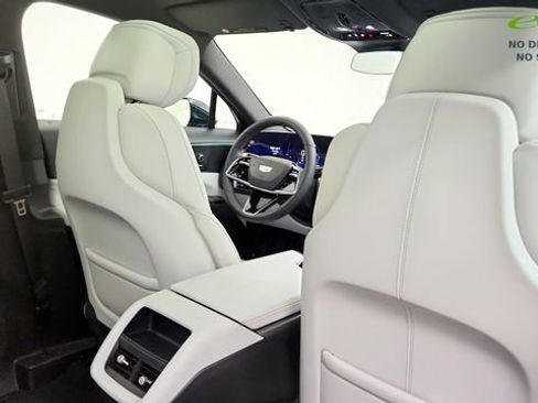 Used 2025 Cadillac Lyriq Luxury AWD/4WD image 42
