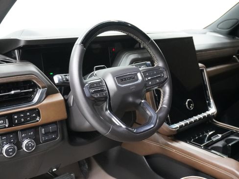 Used 2025 GMC Yukon Denali Ultimate image 11