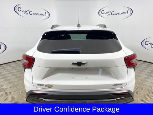 Certified 2024 Chevrolet Trax ACTIV w/ Sunroof Package FWD image 5