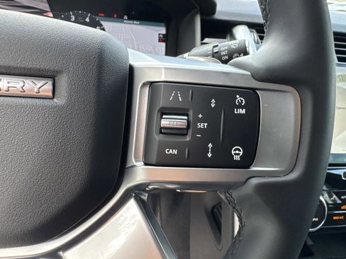 Certified 2025 Land Rover Discovery S image 30