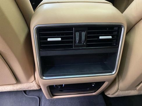 Used 2022 Porsche Cayenne E-Hybrid Coupe AWD/4WD image 24