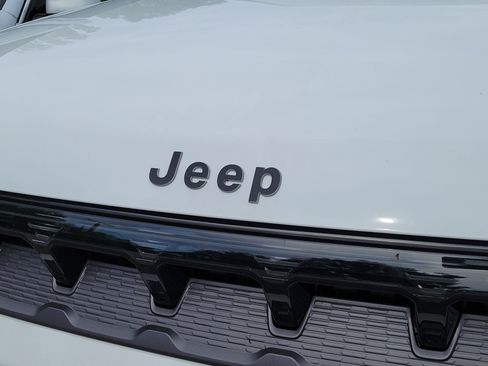 Used 2026 Jeep Grand Wagoneer Limited AWD/4WD image 5