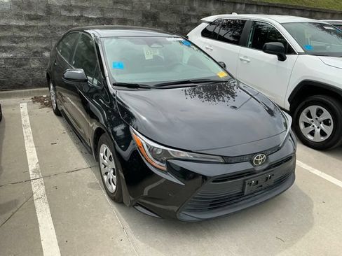 Used 2025 Toyota Corolla LE FWD image 5
