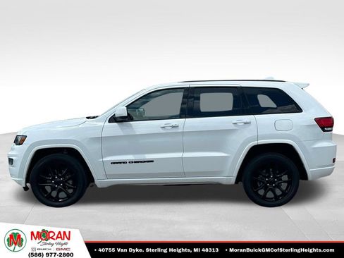 Used 2019 Jeep Grand Cherokee Altitude AWD/4WD image 2