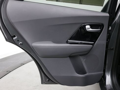 Used 2018 Kia Niro EX w/ EX Premium Package FWD image 29