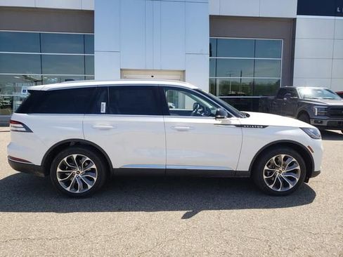 New 2026 Lincoln Aviator AWD image 3