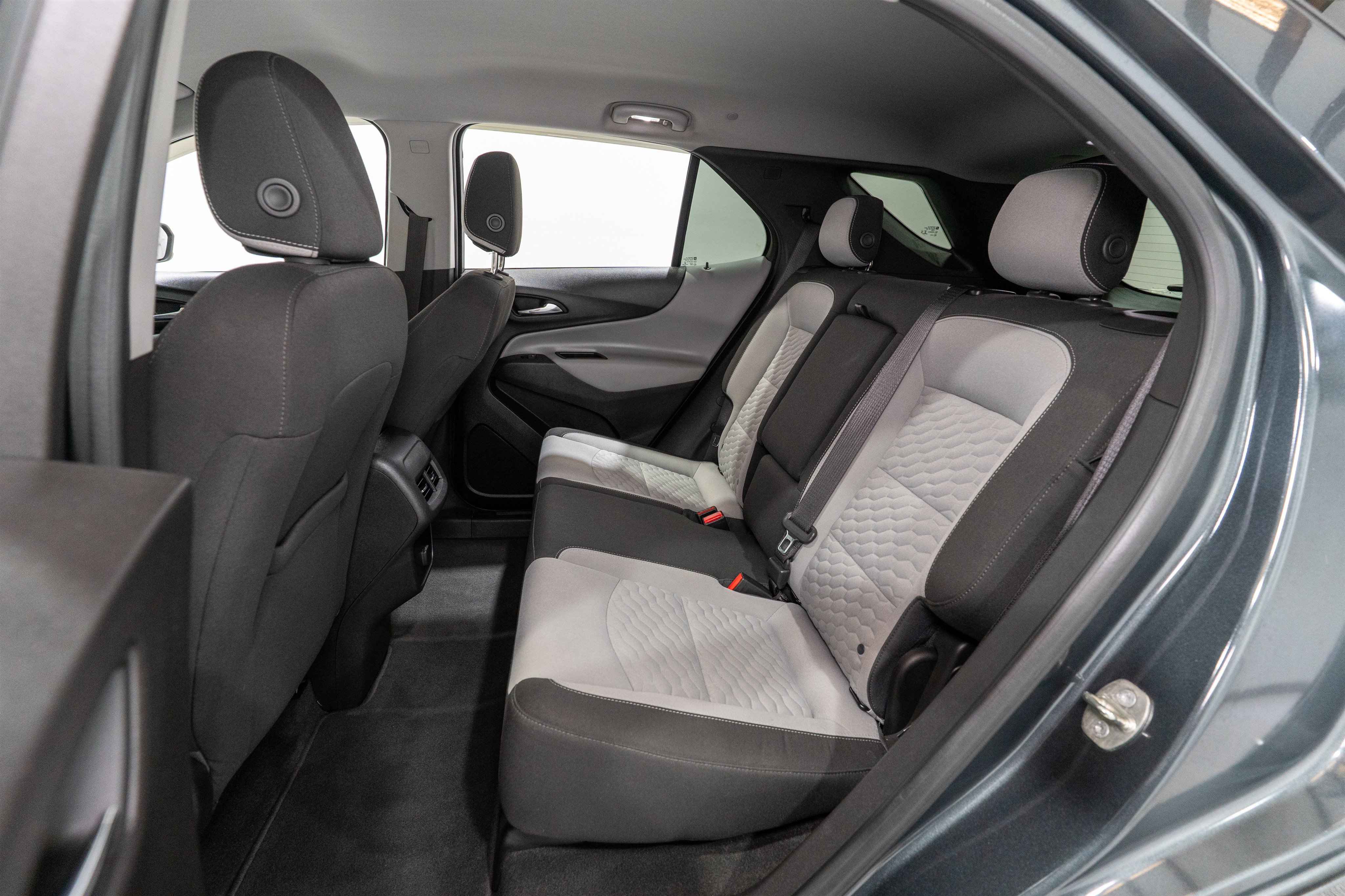Used 2018 Chevrolet Equinox LS FWD image 28