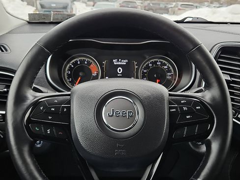 Used 2019 Jeep Cherokee Latitude Plus image 18