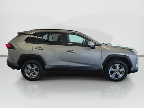 Used 2025 Toyota RAV4 XLE AWD/4WD image 2