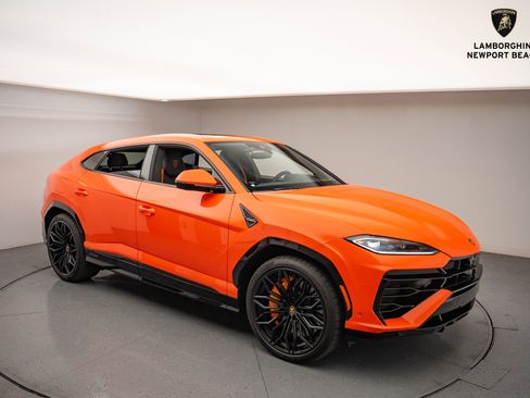 Used 2025 Lamborghini Urus SE image 1
