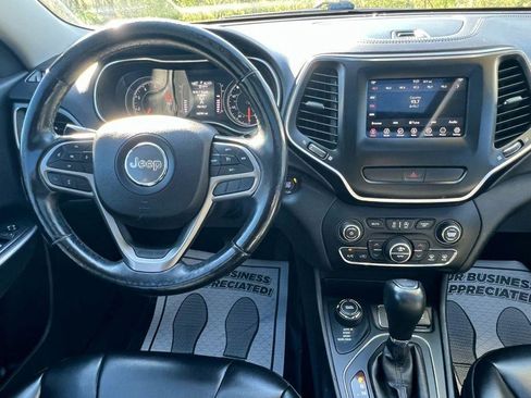 Used 2019 Jeep Cherokee Latitude Plus w/ Comfort/Convenience Group AWD/4WD image 10
