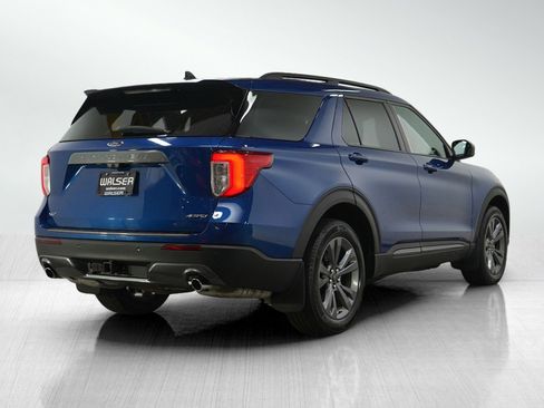 Used 2023 Ford Explorer XLT w/ XLT Sport Appearance Package AWD/4WD image 5