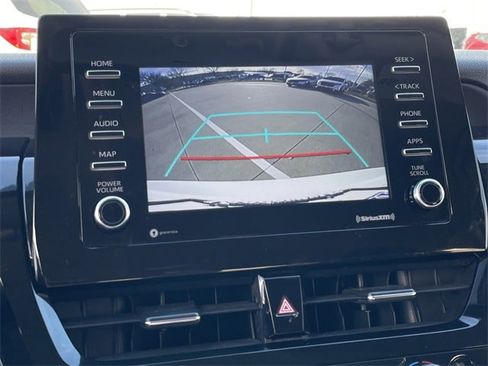 Used 2022 Toyota Camry SE image 18