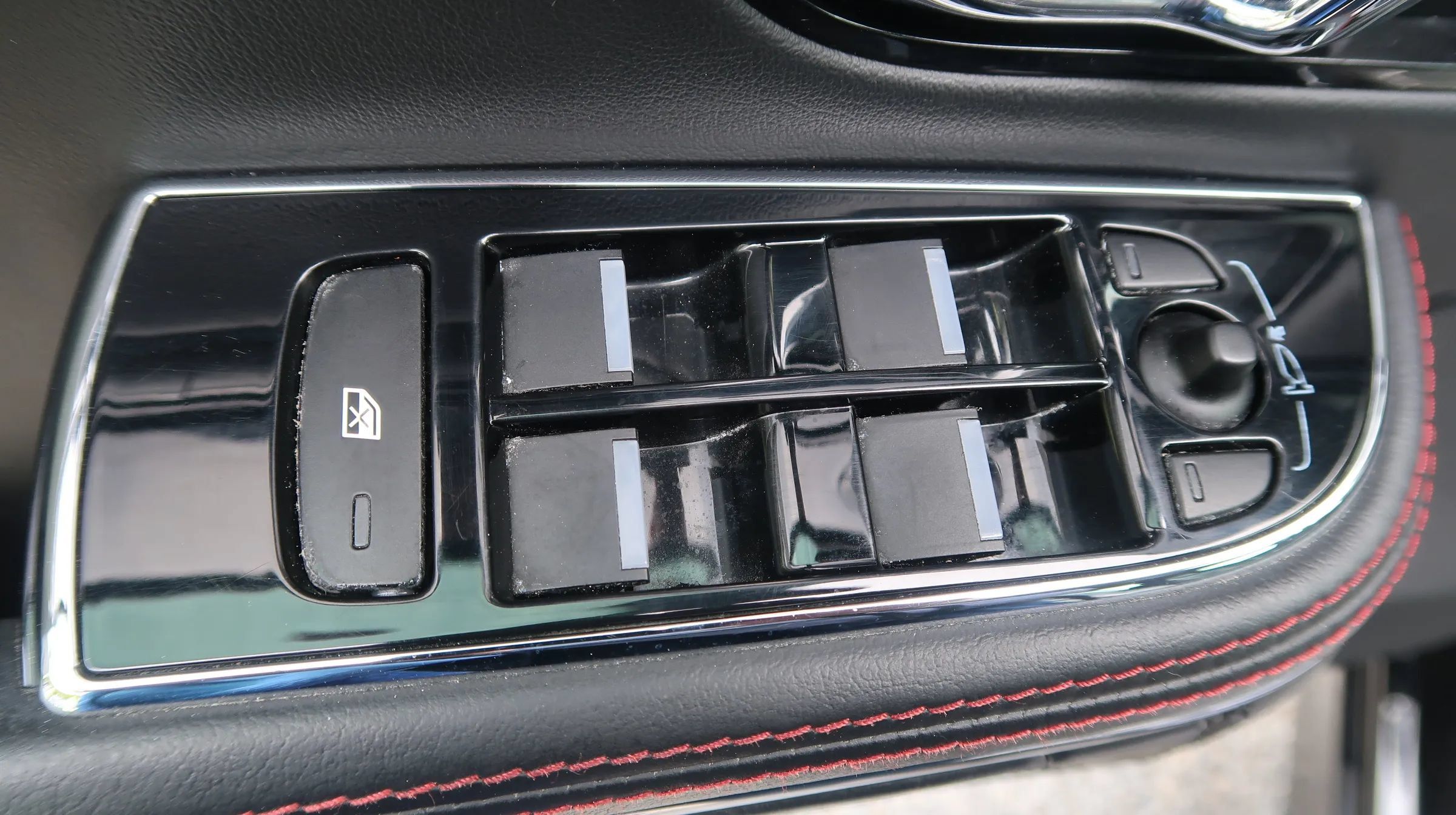 Used 2014 Jaguar XJ R LWB RWD image 27
