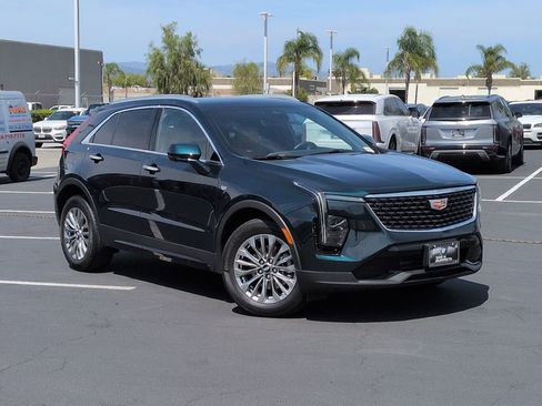 Used 2025 Cadillac XT4 Premium Luxury w/ Technology Package FWD image 2