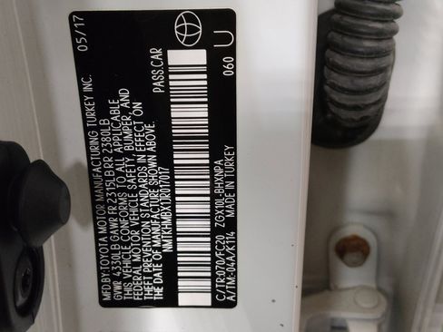 Used 2018 Toyota C-HR XLE image 33