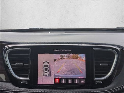 Used 2022 Chrysler Pacifica Limited image 13