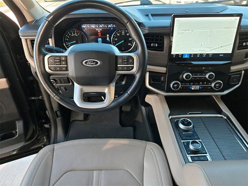 Used 2024 Ford Expedition Limited image 13