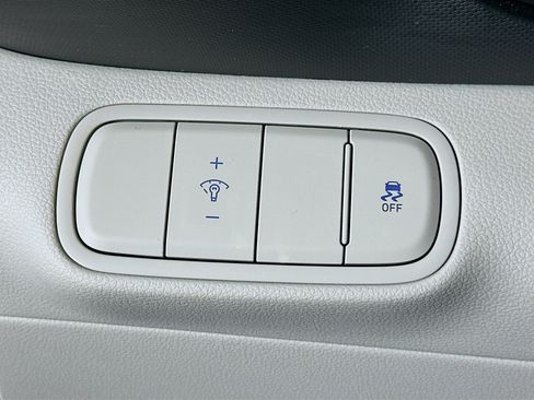 Used 2024 Hyundai Venue SEL image 17