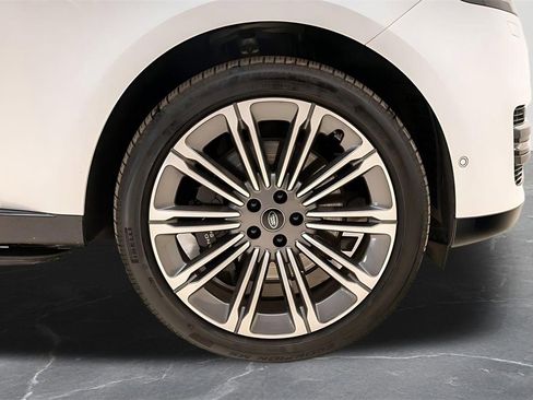 Used 2025 Land Rover Range Rover Autobiography image 47