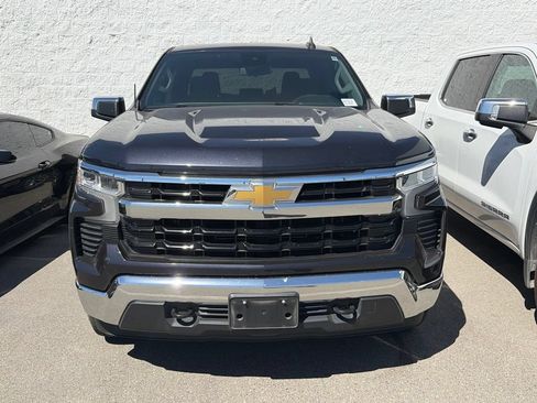 Used 2022 Chevrolet Silverado 1500 LT AWD/4WD image 3