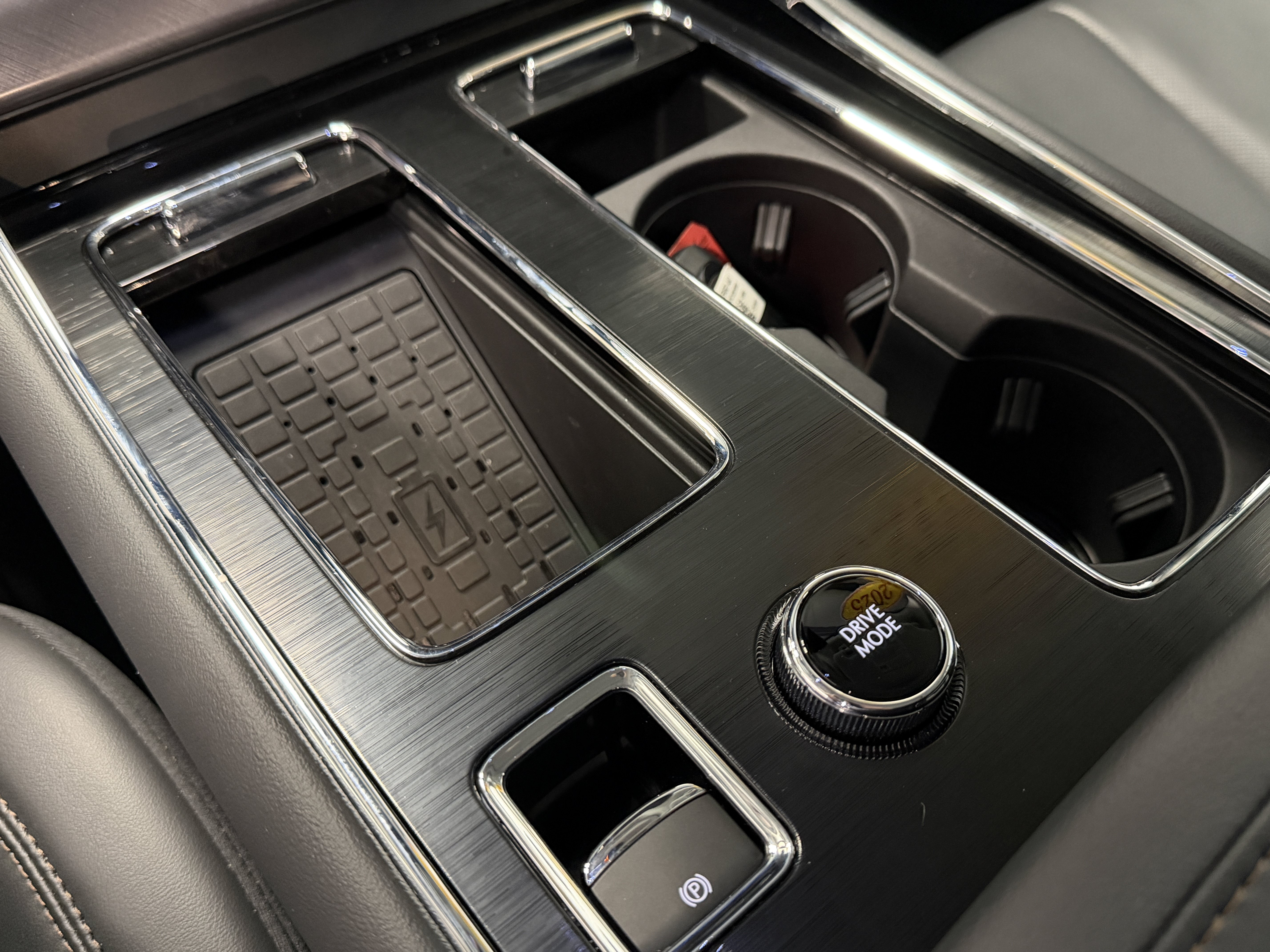 Used 2025 Lincoln Aviator AWD w/ Jet Appearance Package image 13