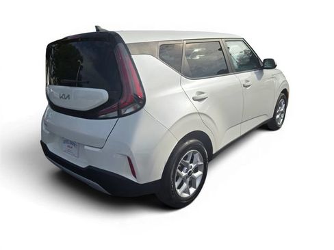 Used 2025 Kia Soul LX FWD image 13