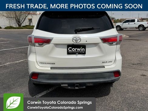 Used 2016 Toyota Highlander XLE w/ Four Season Floor Mat Package image 7
