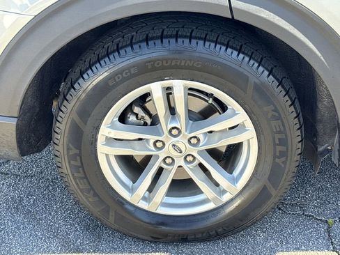 Used 2023 Ford Explorer XLT image 17