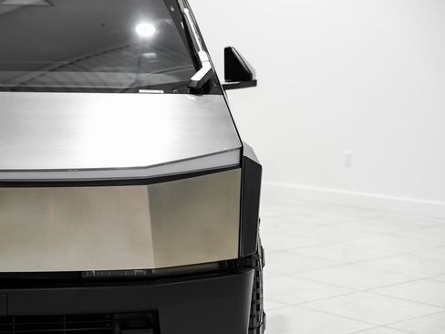 Used 2024 Tesla Cybertruck AWD Crew Cab image 43