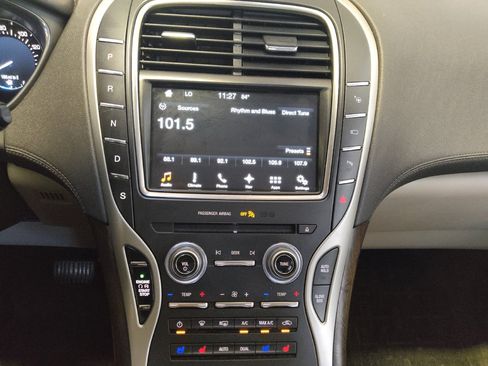 Used 2016 Lincoln MKX Reserve w/ Technology Package FWD image 25