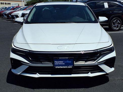 Certified 2025 Hyundai Elantra Limited FWD image 7